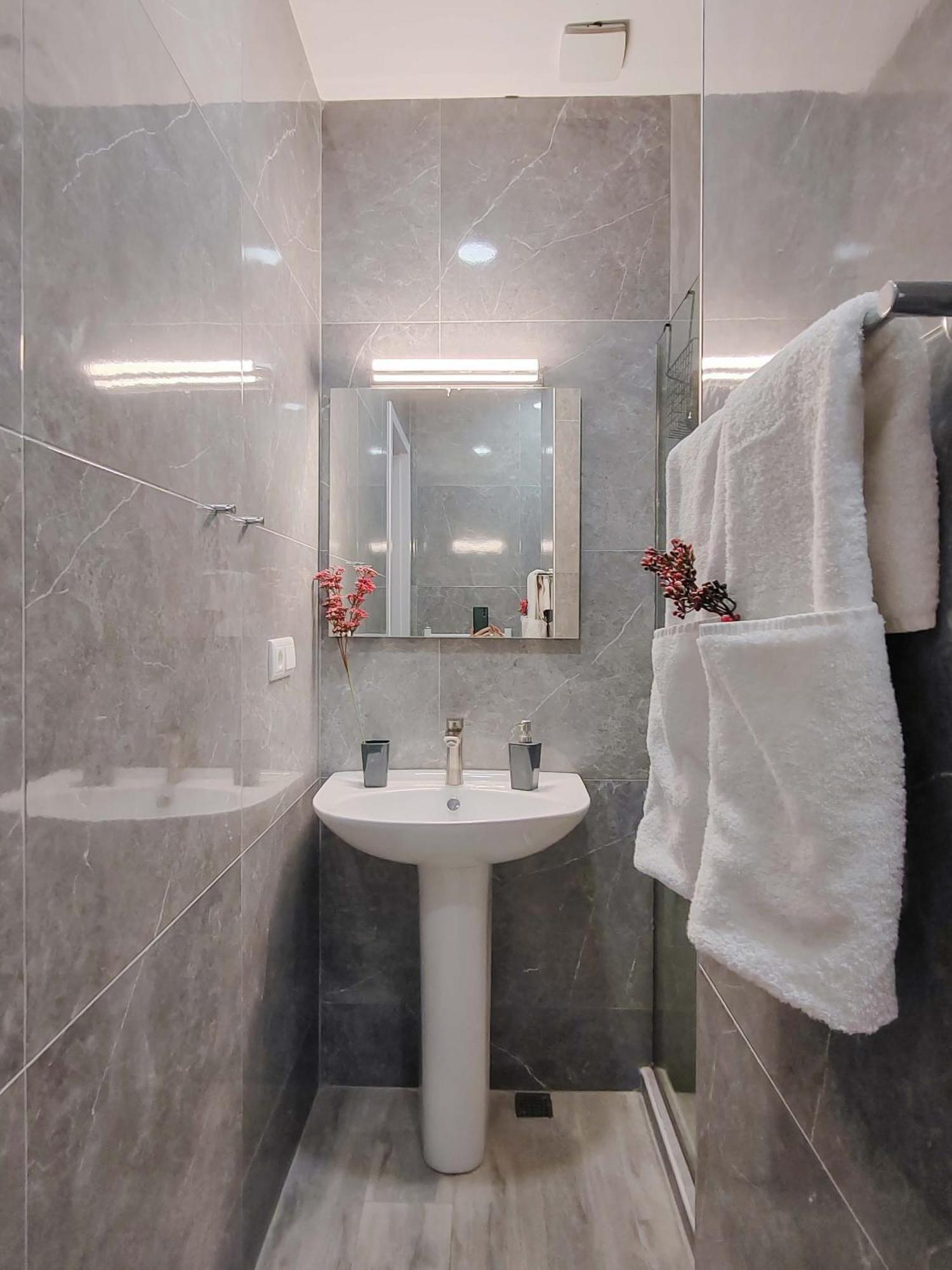Round Garden Hotel Тбілісі Екстер'єр фото