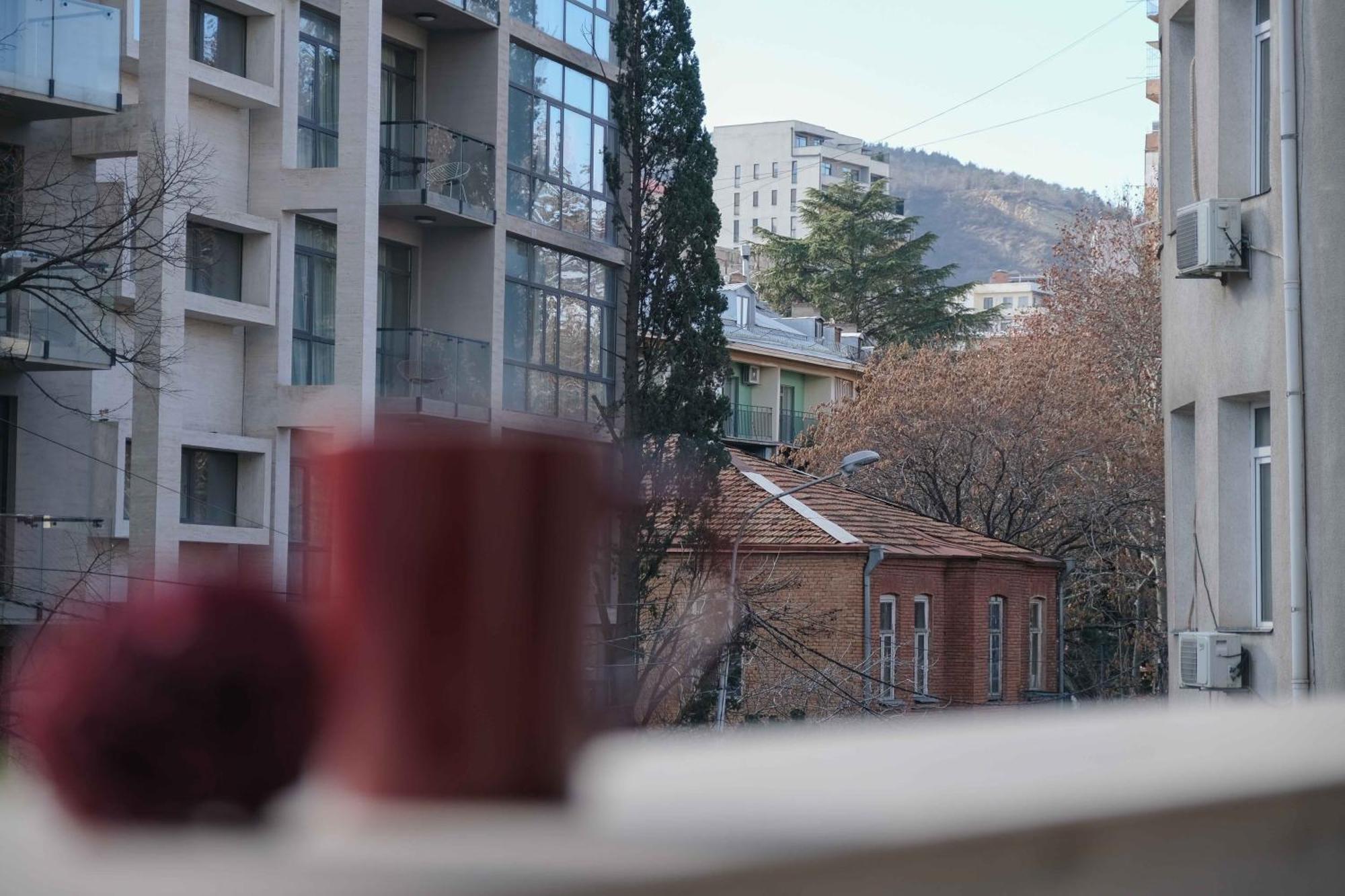 Round Garden Hotel Тбілісі Екстер'єр фото