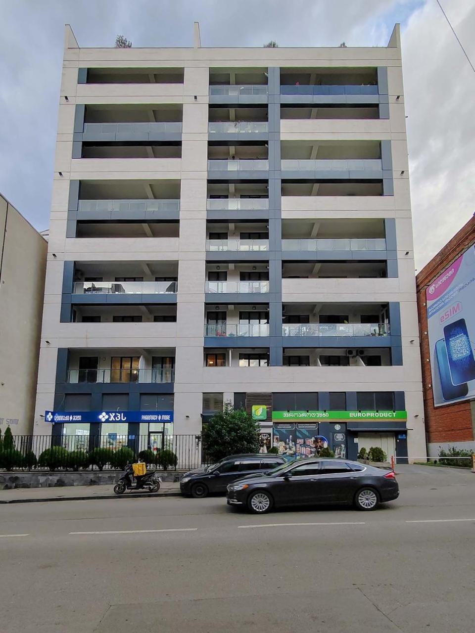 Round Garden Hotel Тбілісі Екстер'єр фото