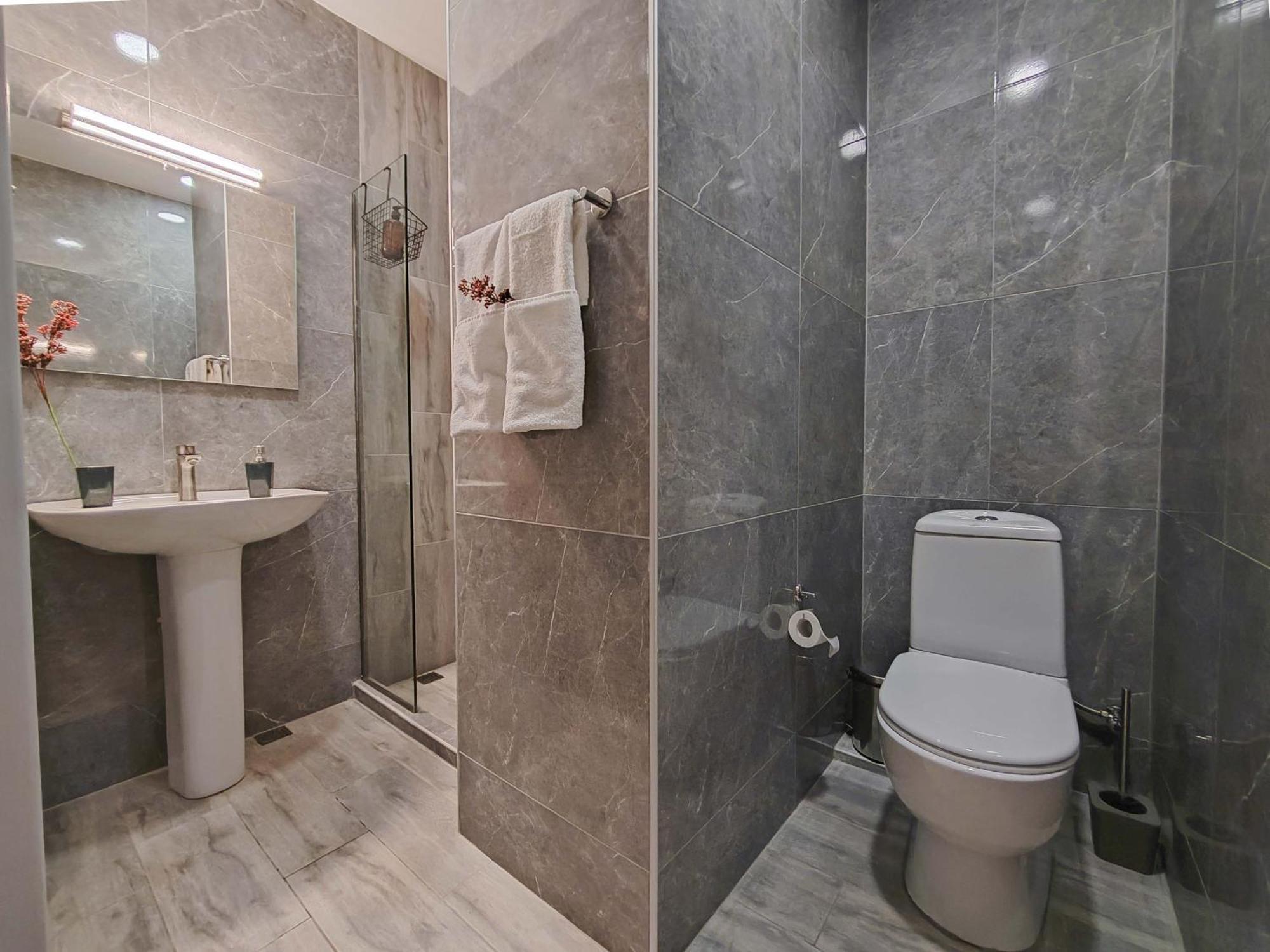 Round Garden Hotel Тбілісі Екстер'єр фото